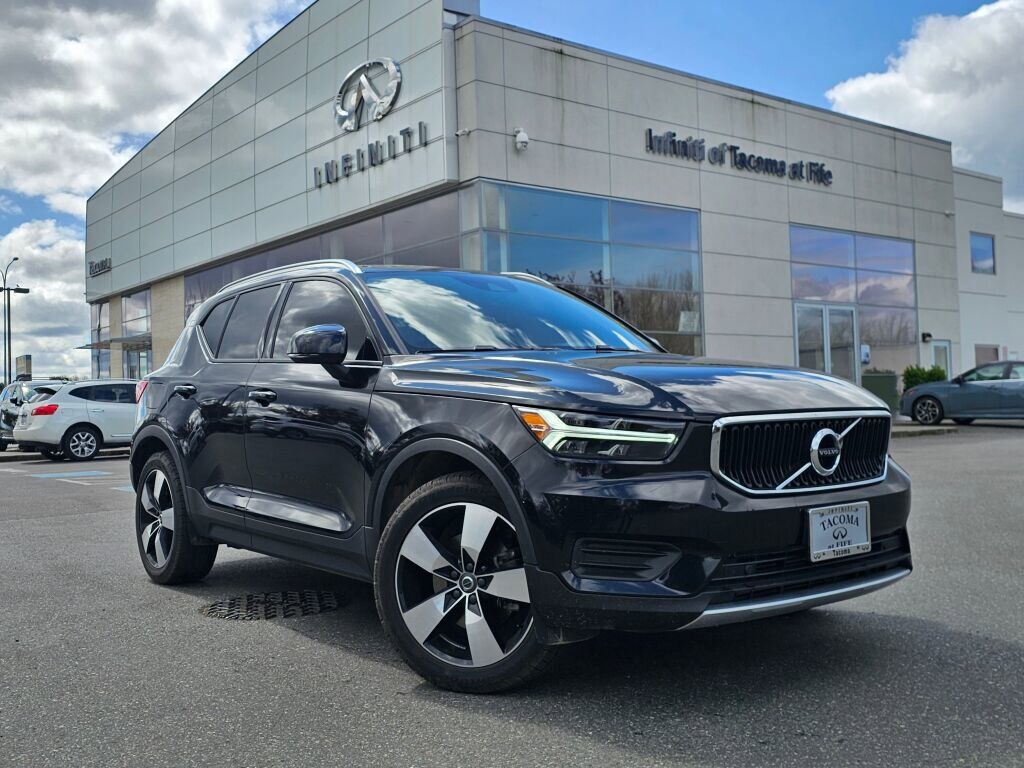 2020 VOLVO XC40