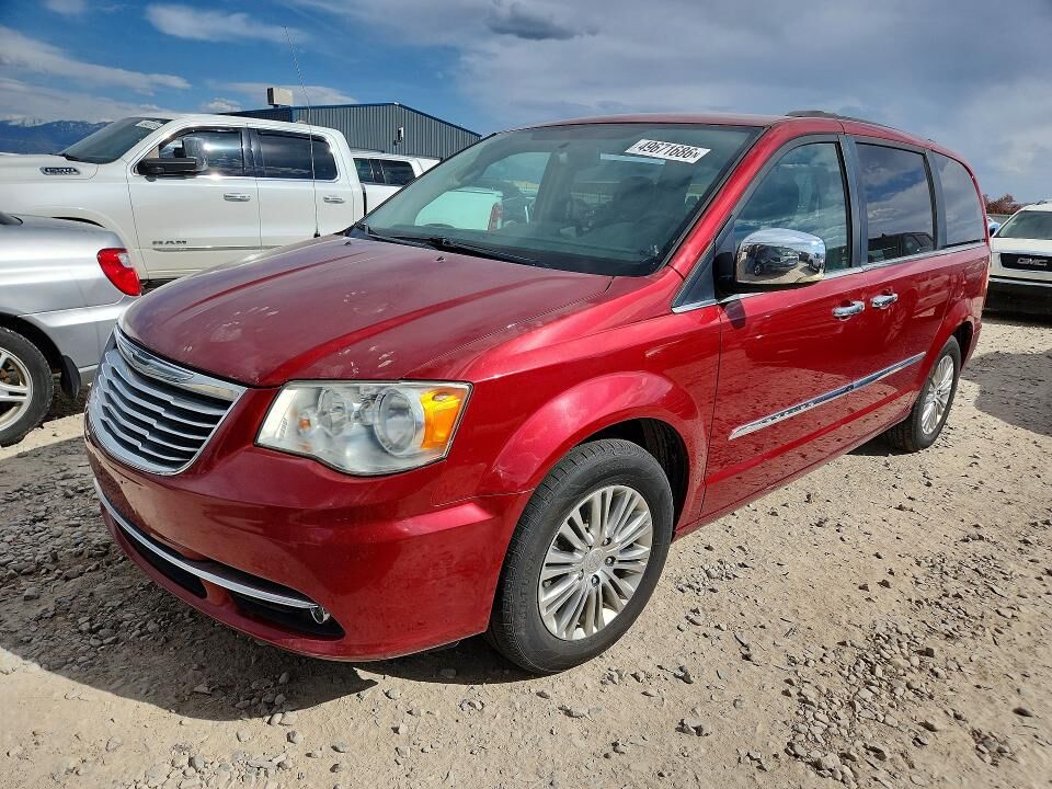 2013 CHRYSLER Town and Country