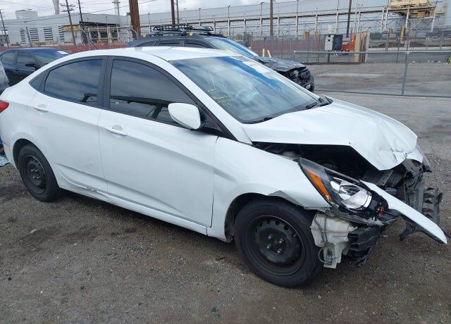 2013 HYUNDAI Accent