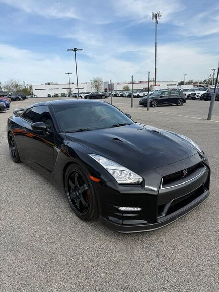 2015 NISSAN GT-R
