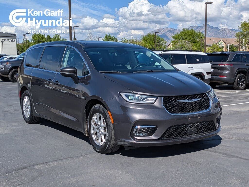 2023 CHRYSLER Pacifica