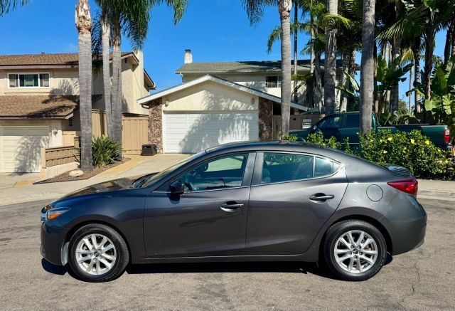 2018 MAZDA Mazda3