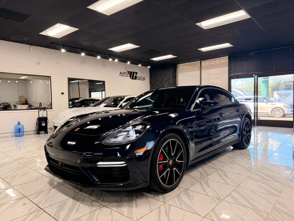 2018 PORSCHE Panamera
