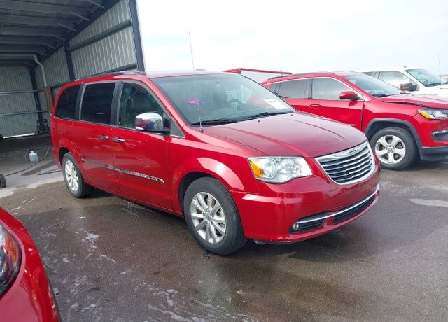 2016 CHRYSLER Town and Country