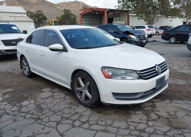 2012 VOLKSWAGEN Passat