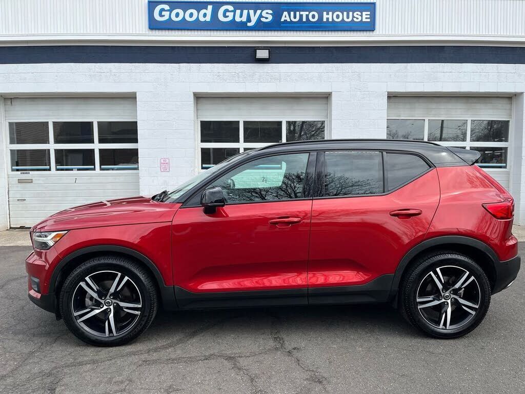 2019 VOLVO XC40