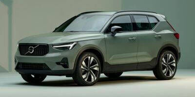 2024 VOLVO XC40
