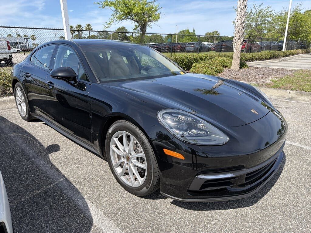 2018 PORSCHE Panamera