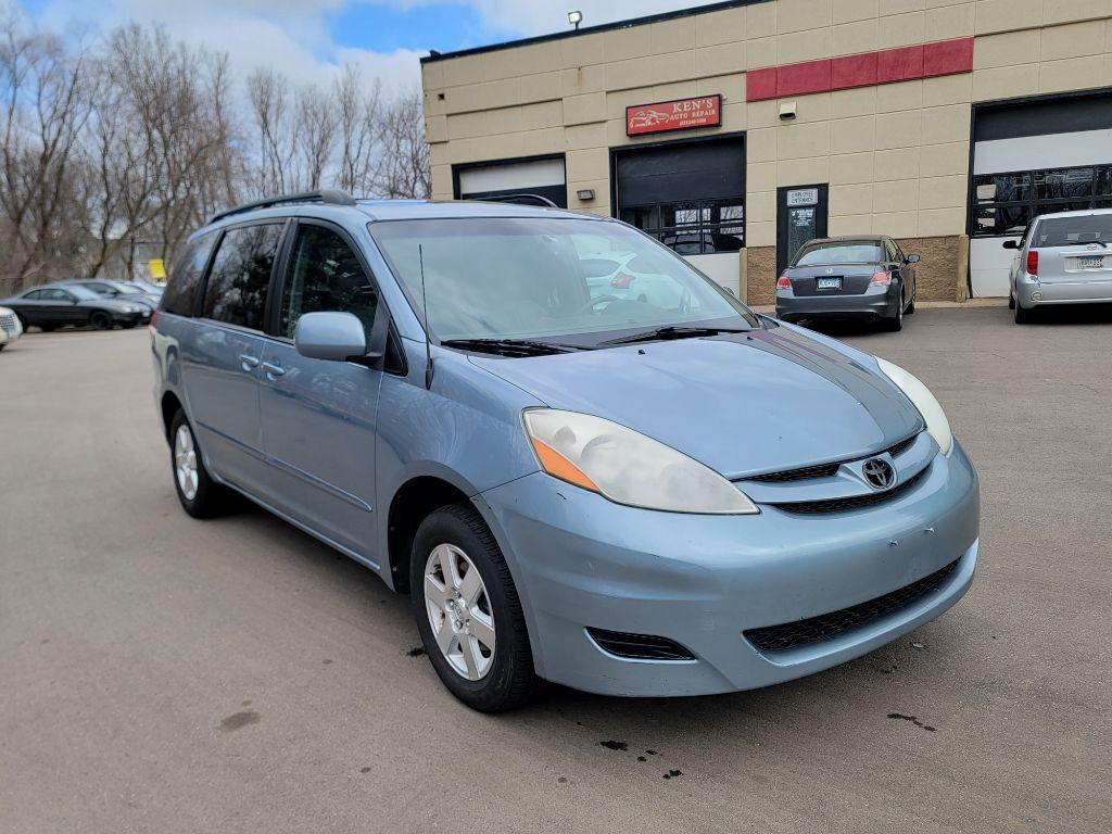 2010 TOYOTA Sienna