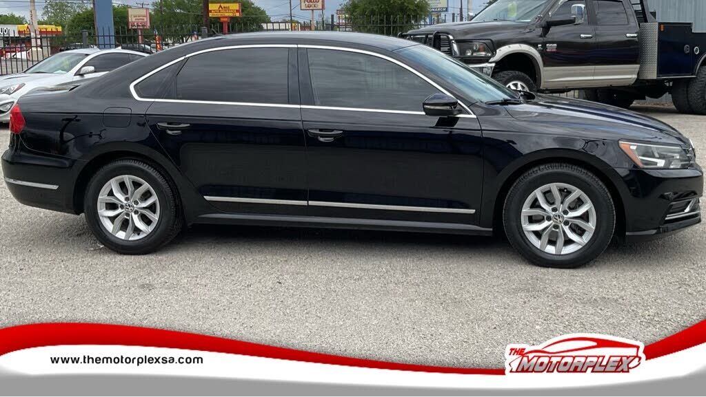 2016 VOLKSWAGEN Passat