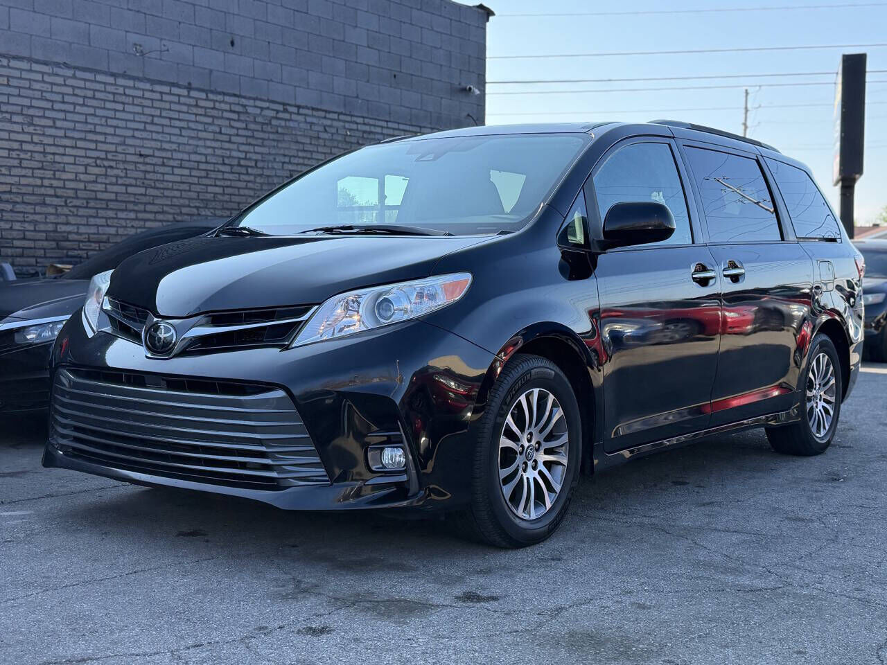 2019 TOYOTA Sienna