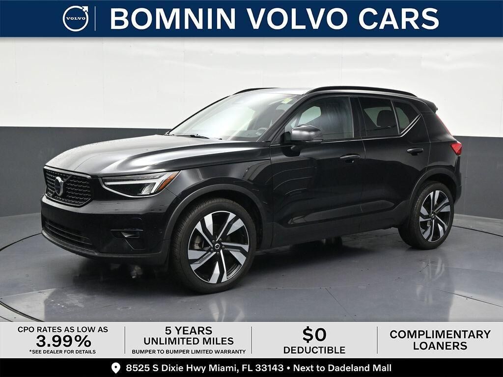 2023 VOLVO XC40