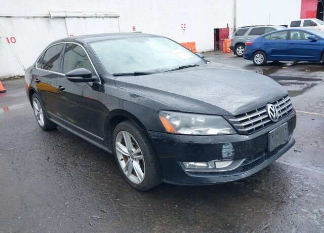 2012 VOLKSWAGEN Passat