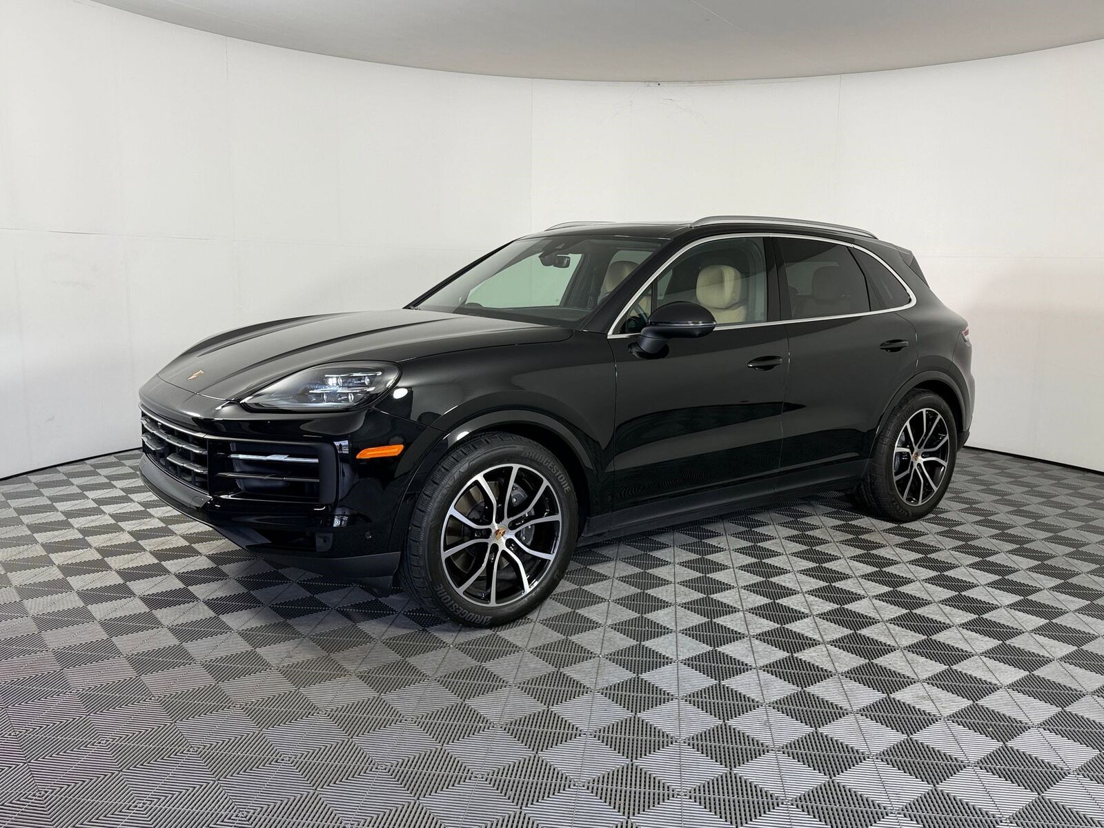 2025 PORSCHE Cayenne