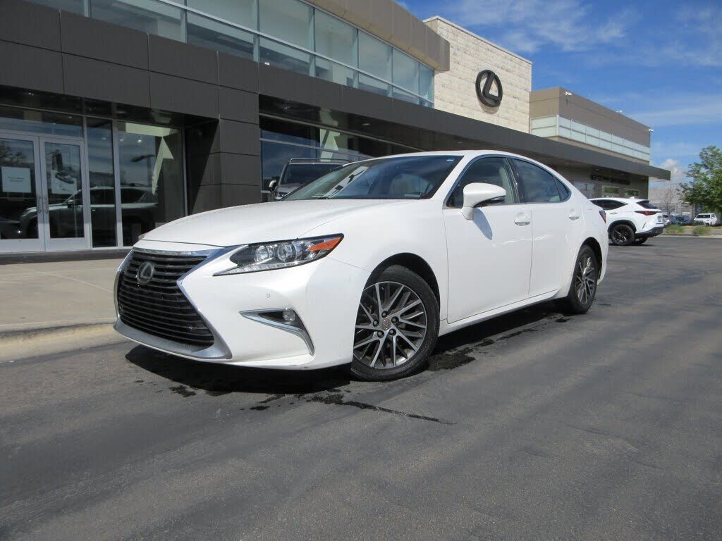2017 LEXUS ES