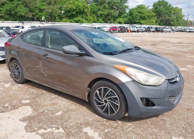 2013 HYUNDAI Elantra