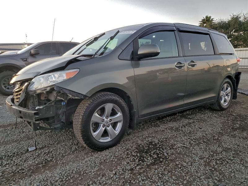 2012 TOYOTA Sienna