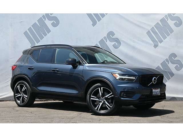 2022 VOLVO XC40