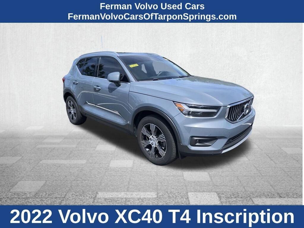 2022 VOLVO XC40