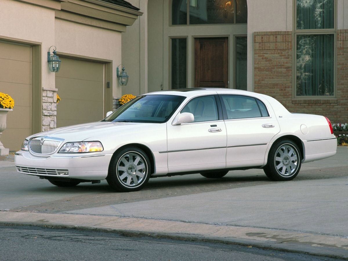 2004 LINCOLN Town Car