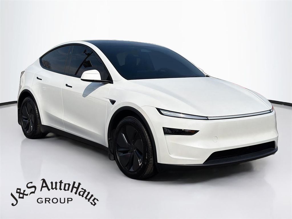 2026 TESLA Model Y
