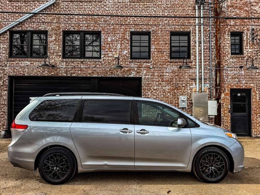 2014 TOYOTA Sienna