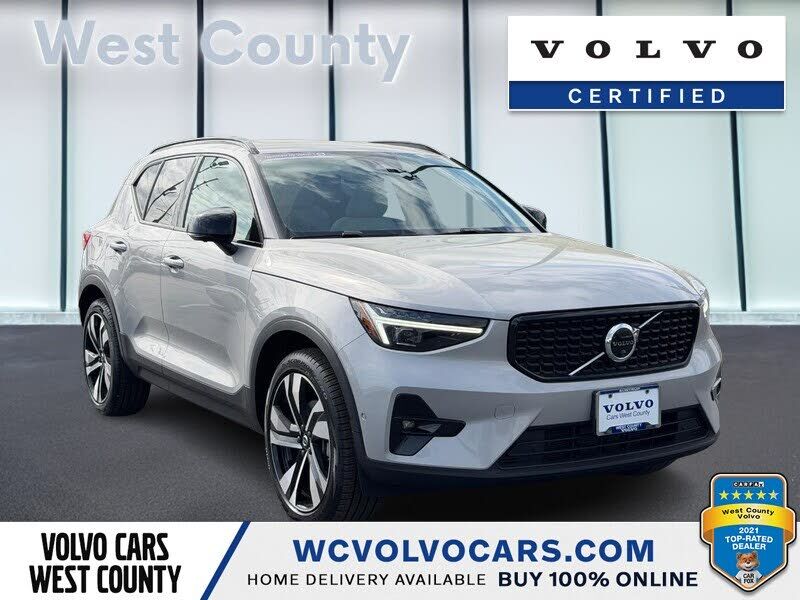 2023 VOLVO XC40