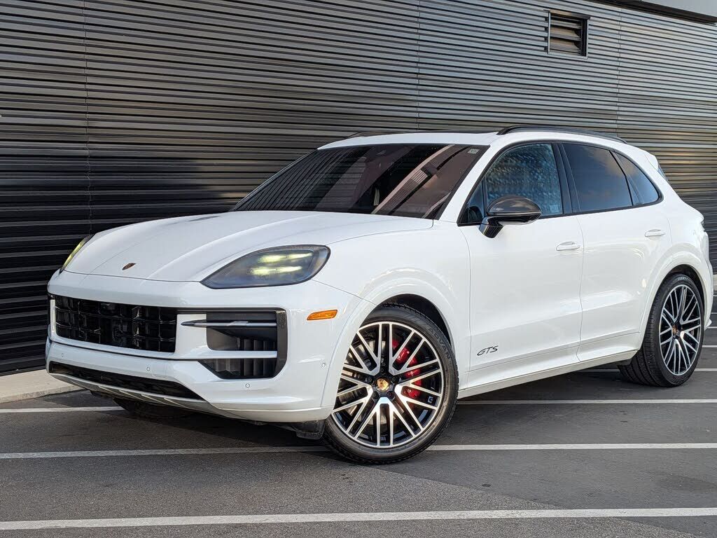2025 PORSCHE Cayenne
