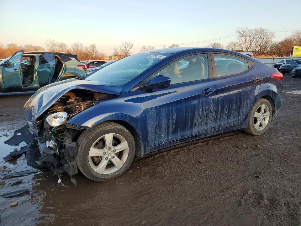 2013 HYUNDAI Elantra