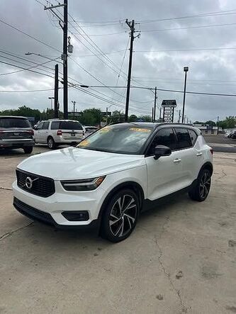 2019 VOLVO XC40