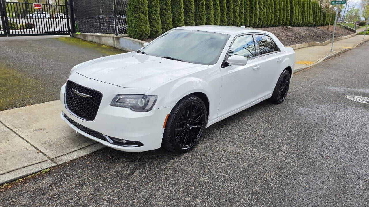2019 CHRYSLER 300