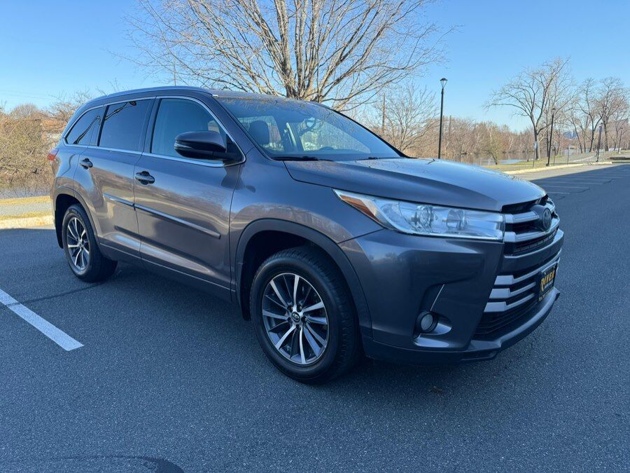 2017 TOYOTA Highlander
