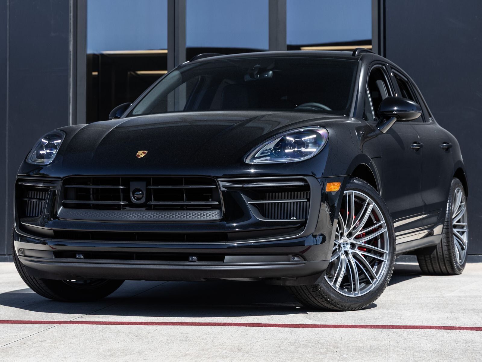 2026 PORSCHE Macan