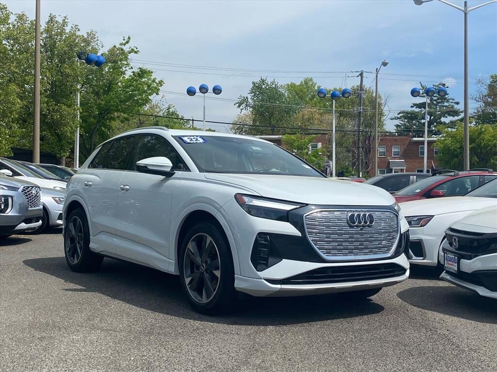 2022 AUDI Q4