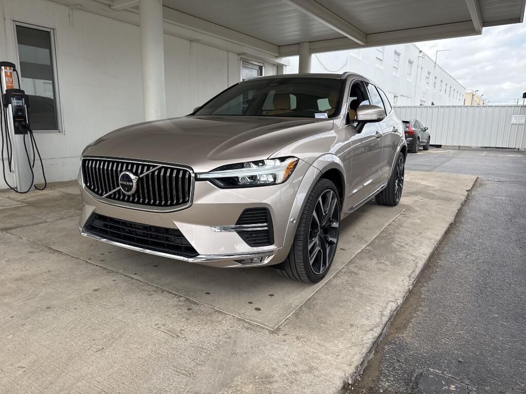 2023 VOLVO XC60
