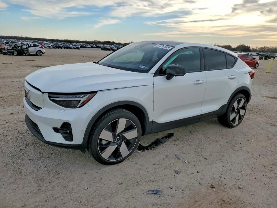 2023 VOLVO C40