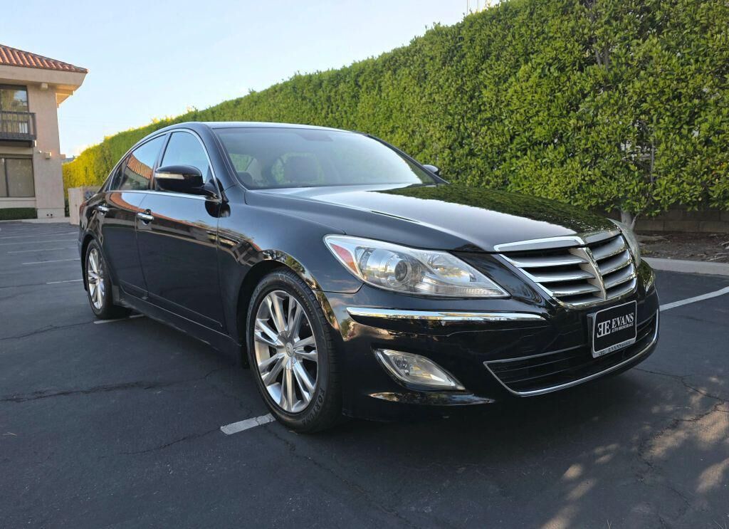 2013 HYUNDAI Genesis