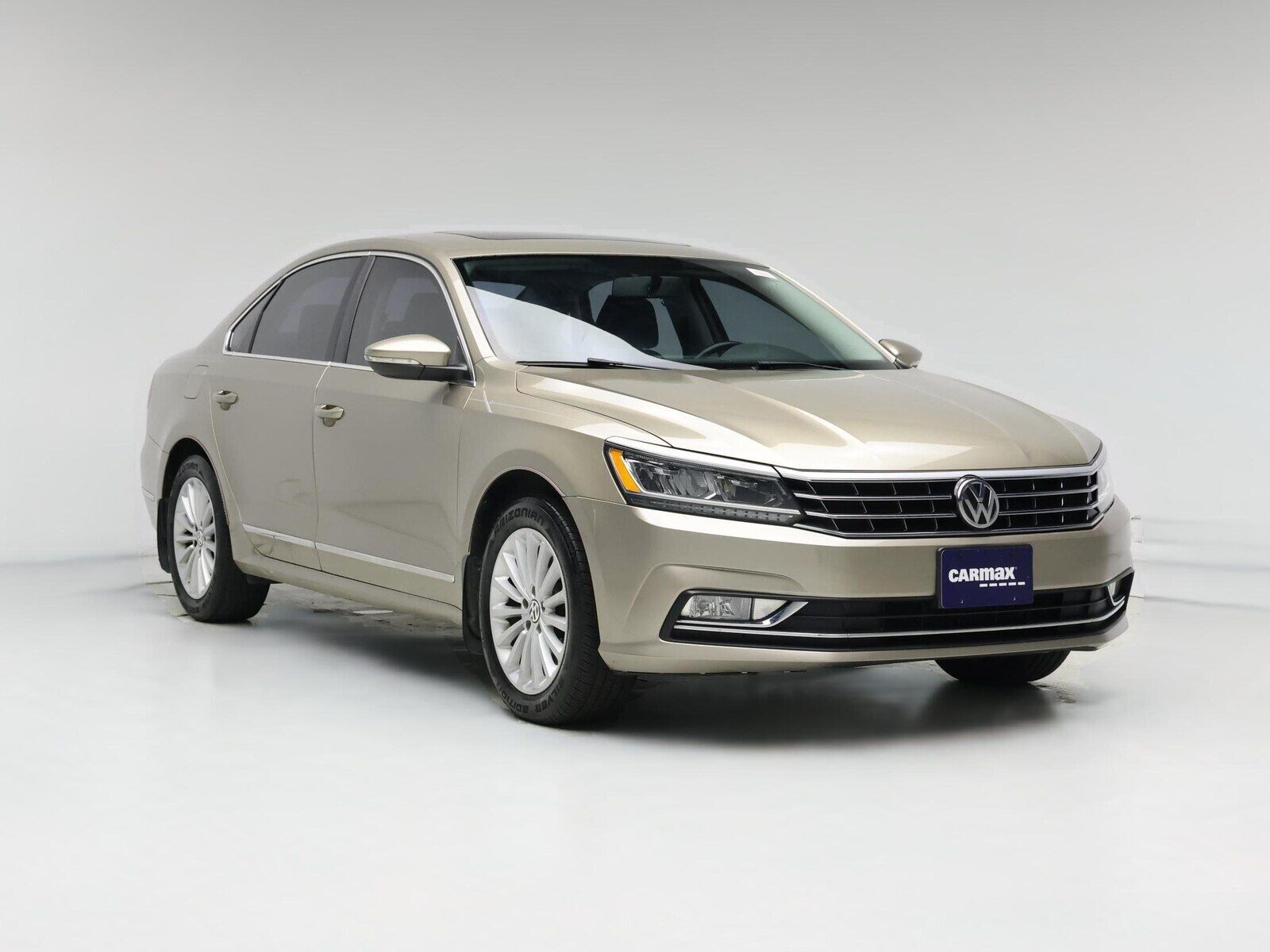 2016 VOLKSWAGEN Passat