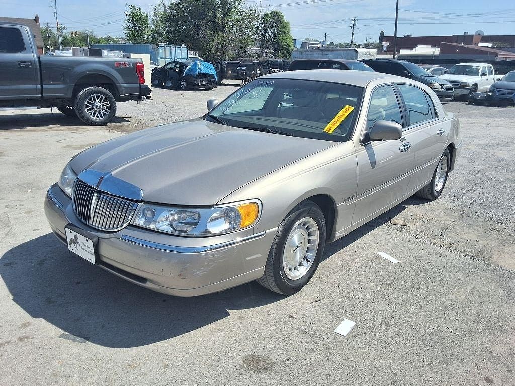 1999 LINCOLN Town Car