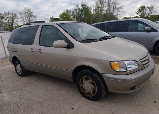 2002 TOYOTA Sienna