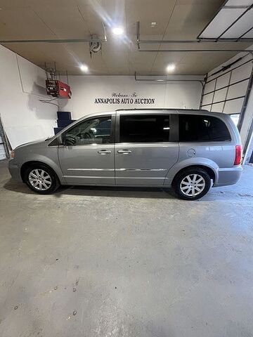 2013 CHRYSLER Town and Country