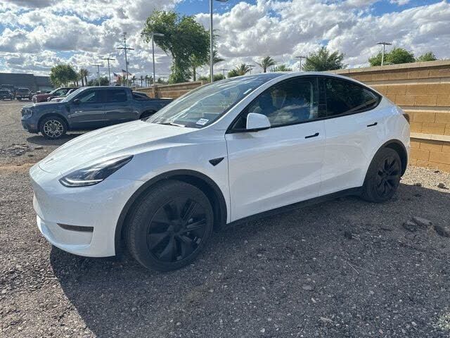 2025 TESLA Model Y