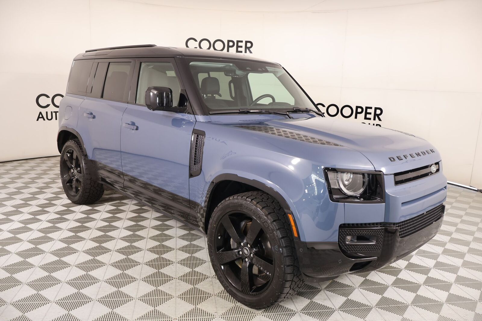 2025 LAND ROVER Defender