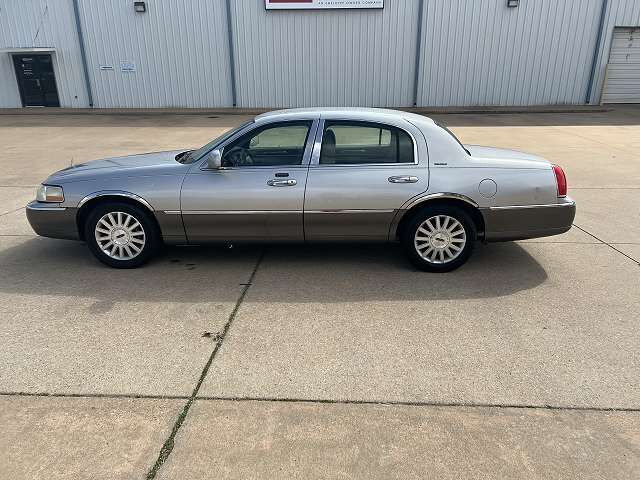 2003 LINCOLN Town Car