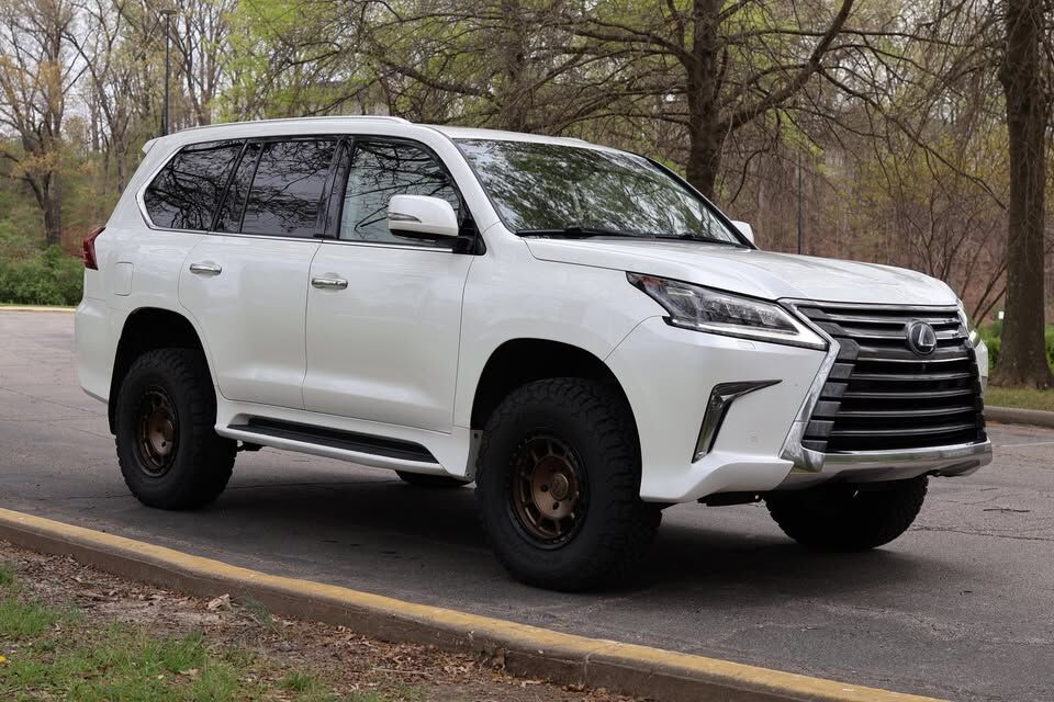 2016 LEXUS LX
