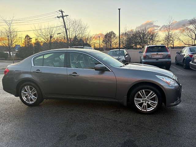 2013 INFINITI G37
