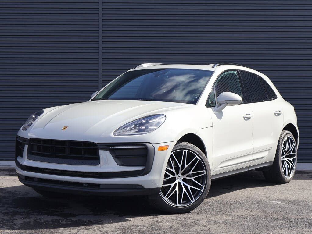 2022 PORSCHE Macan