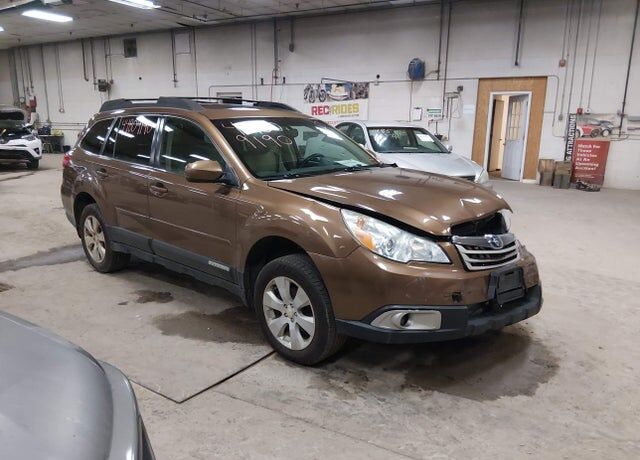 2011 SUBARU Outback