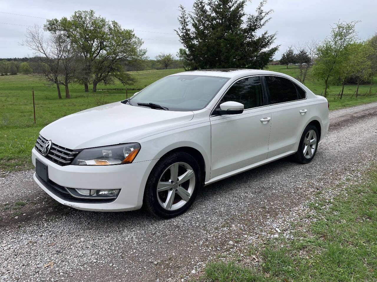 2013 VOLKSWAGEN Passat