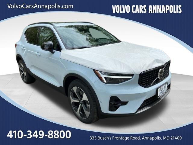 2026 VOLVO XC40